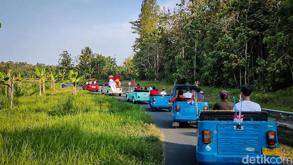 Fashion Show Unik di Kulon Progo, Diarak VW Klasik-Bajaj Keliling Desa