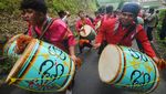 Parade Seribu Songket Meriahkan Festival Pandai Sikek