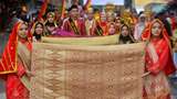 Parade Seribu Songket Meriahkan Festival Pandai Sikek