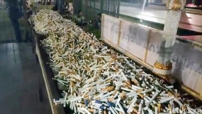 Pemusnahan rokok ilegal di Situbondo