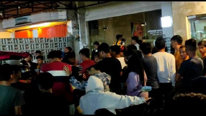 Pria di majene ditemukan dalam kondisi tak bernyawa di dalam toilet cafe.