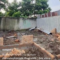 Bagaimana jadinya jika untuk membangun sebuah rumah hanya mengeluarkan Rp 70 juta? Hal inilah yang dilakukan pria viral karena nekat membangun rumah dengan budget Rp 70 juta. Foto: Dok. TikTok @wakjon5.