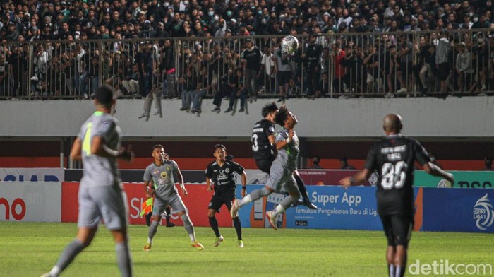 PSS Sleman kalah 0-1 lawan Persebaya di Stadion Maguwoharjo Sleman, Sabtu (27/8/2022).