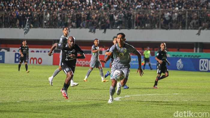 PSS Sleman kalah 0-1 lawan Persebaya di Stadion Maguwoharjo Sleman, Sabtu (27/8/2022).
