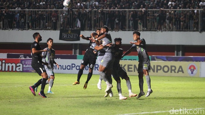 PSS Sleman kalah 0-1 lawan Persebaya di Stadion Maguwoharjo Sleman, Sabtu (27/8/2022).