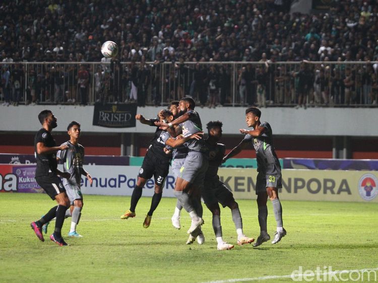 Momen Persebaya Benamkan PSS Sleman di Stadion Maguwoharjo