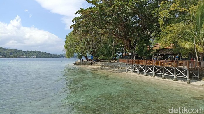 Pulau Dutungan, Kabupaten Barru, Sulawesi Selatan.