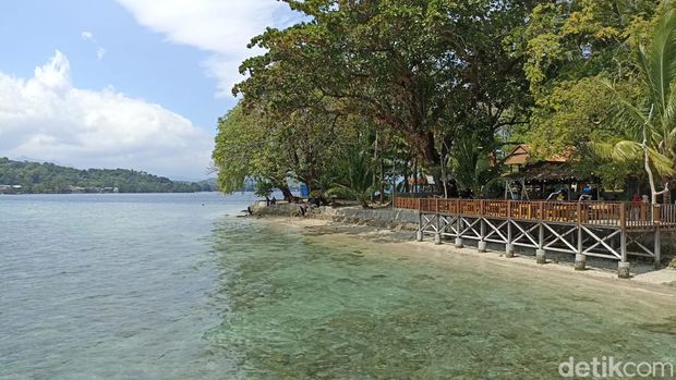 Pulau Dutungan, Kabupaten Barru, Sulawesi Selatan.