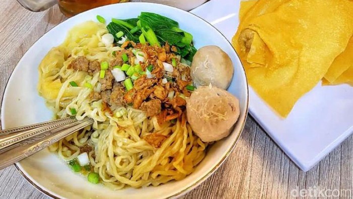 6 Rekomendasi Warung Mie Ayam Populer Dan Enak Di Kota Medan