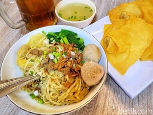 6 Rekomendasi Warung Mie Ayam Populer dan Enak di Kota Medan