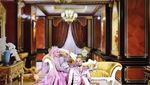 Romantisnya Roro Fitria Saat Pesta dan Makan Bareng Suami