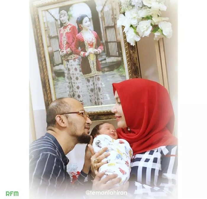 Roro Fitria Melahirkan Romantisnya Roro Fitria Saat Pesta dan Makan Bareng Suami