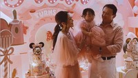 Momen ultah Sarah didekorasi dengan pernak-pernik serba pink. Foto: dok. Instagram