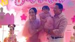 Gemas! Sarah Putri Ahok dan Puput Nastiti Serba Pink di Ultah Ke-1