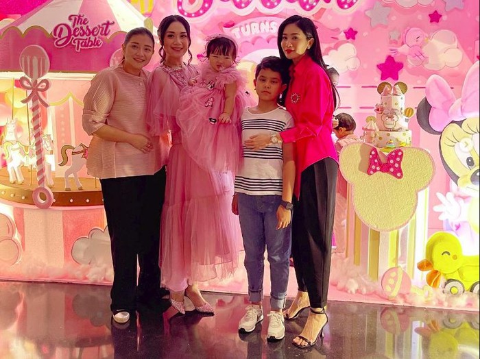 Ultah pertama Sarah, anak Ahok dan Puput.