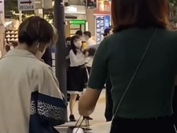 Foto Sisi Gelap Jepang: Stres Lelah Kerja, Teriak di Jalanan