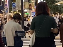 Foto Sisi Gelap Jepang: Stres Lelah Kerja, Teriak di Jalanan