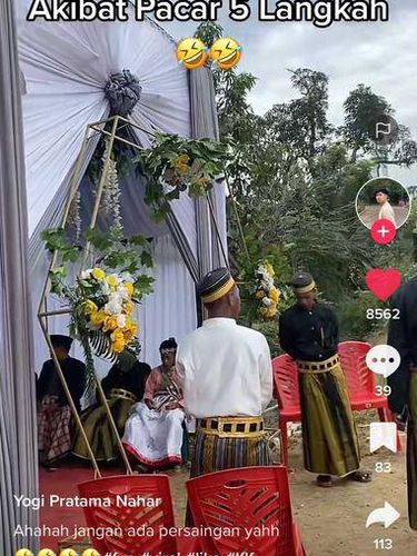 Beredar viral video akibat pacar 5 langkah, gelar acara resepsi pernikahan, tenda dan live music serentak. Beredar viral video akibat pacar 5 langkah, gelar acara resepsi pernikahan, tenda dan live music serentak.