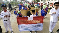 Pawai kali ini bertema tentang COVID-19.