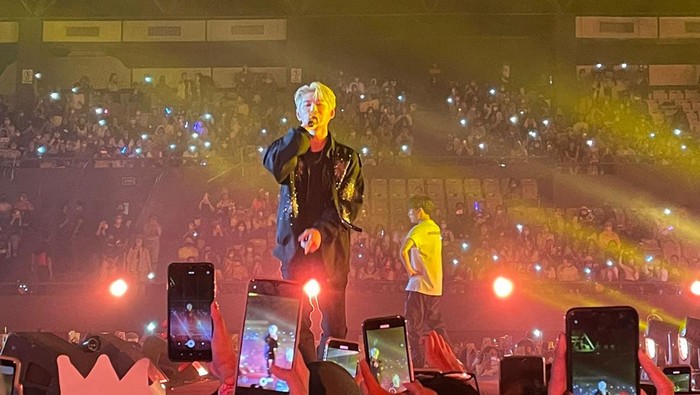 B.I Bayar Kerinduan Fans dengan Penampilan Luar Biasa di Jakarta