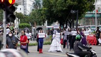 Komunitas cosplay menyuarakan suara hati mereka. Keinginan untuk berekspresi sesuai dengan isi hati mereka diharapkan dapat diterima masyarakat, khususnya di Indonesia. Bukan ngamen, tapi mereka hanya ingin bebas berekspresi.
