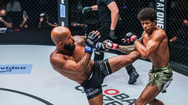 Demetrious Johnson menangi ONE Fight Night 1