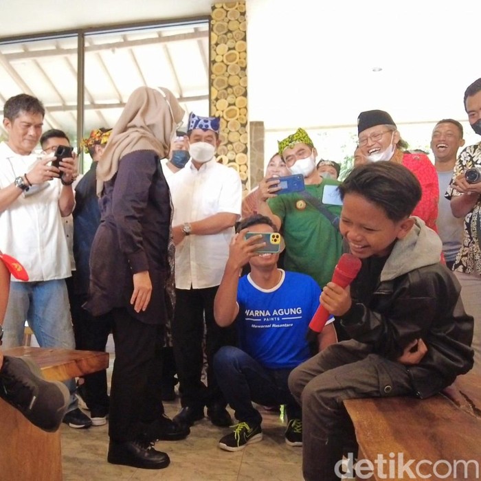 Ganjar Pranowo saat bertemu Farel Prayoga di Banyuwangi