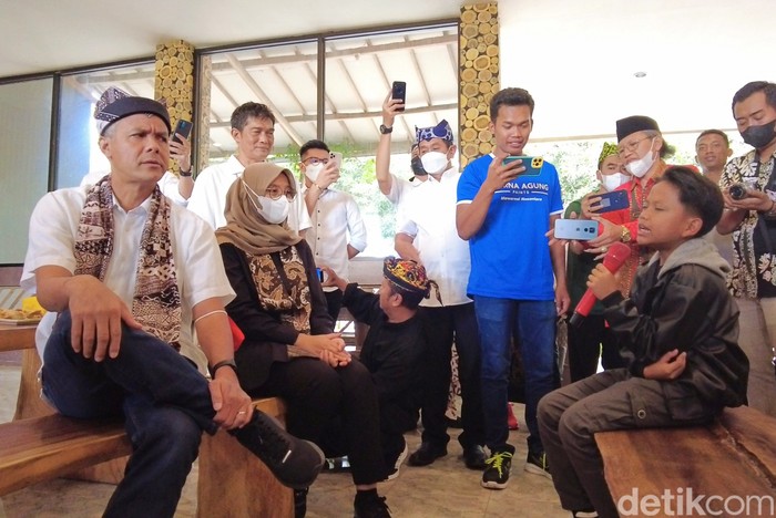 Ganjar Pranowo saat bertemu Farel Prayoga di Banyuwangi
