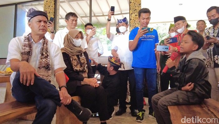 Ganjar Pranowo saat bertemu Farel Prayoga di Banyuwangi