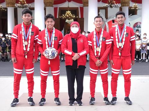 Gubernur Khofifah Apresiasi Para Jawara Piala AFF U-16 Asal Jatim, Ini Pesannya