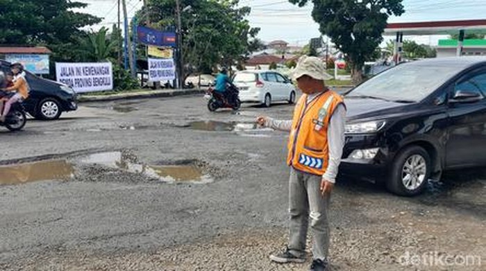 Jalan rusak di Kota Bengkulu