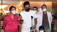 Untuk diketahui ini merupakan anak ketiga dari Bobby Nasution dan Kahiyang Ayu. Anak pertama mereka bernama Sedah Mirah Nasution, sementara anak keduanya bernama Panembahan Al Nahyan Nasution (Foto: Kris - Biro Pers Sekretariat Presiden)