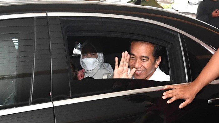 Jokowi dan Iriana serta keluarga saat mendampingi Kahiyang usai melahirkan Panembahan Al Saud (Kris - Biro Pers Sekretariat Presiden)