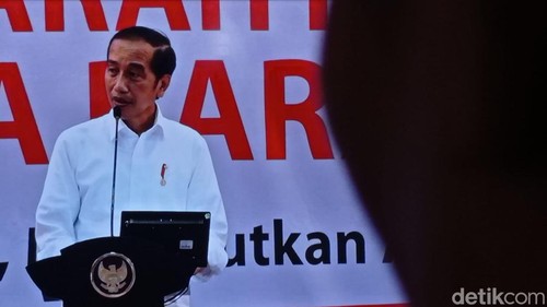 Jokowi saat memberikan sambutan di acara Musyawarah Rakyat (Musra) Indonesia di SOR Arcamanik, Kota Bandung, Minggu (28/8/2022).