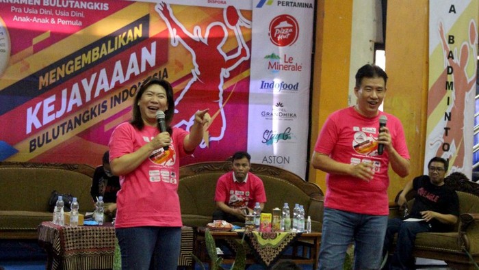 Kala Susi Susanti Mencari Telenta Bulu Tangkis Sejak Usia Dini Kepedulian dua legenda bulu tangkis Indonesia, Susi Susanti dan Alan Budikusuma patut diacungkan jempol. Keduanya pun mencari talenta bulu tangkis sejak usia dini lewat turnamen. Begini potretnya.