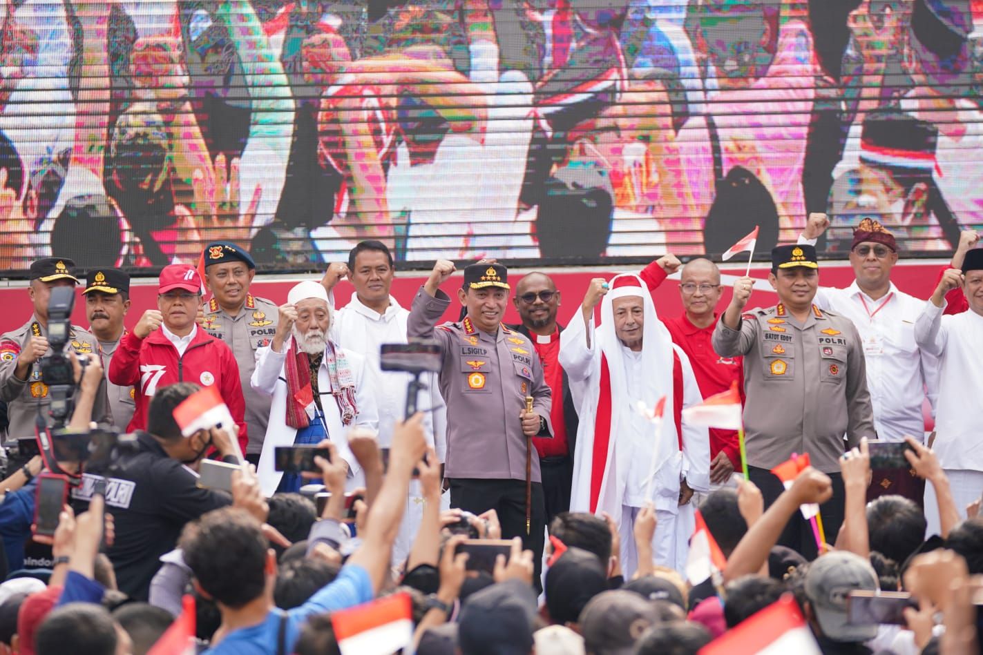 Kapolri Jenderal Listyo Sigit di acara Kirab Merah Putih di Bundaran HI