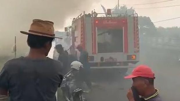 Kebakaran lahan tebu di Anggaswangi Sidoarjo
