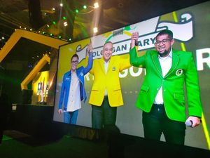Momen KIB Dukung Zaki Iskandar Jadi Cagub DKI Jakarta di Acara Golkar