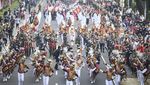Wow! Bendera Merah Putih 1.700 Meter Membentang dari Monas-Bundaran HI