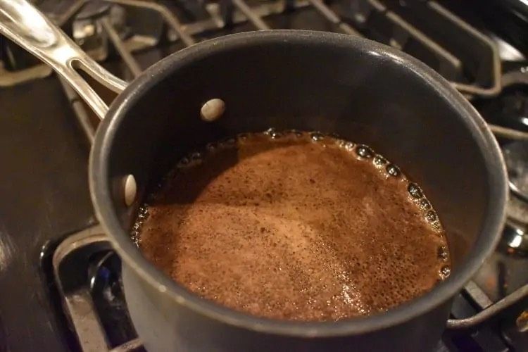 Kopi seduh tanpa mesin kopi