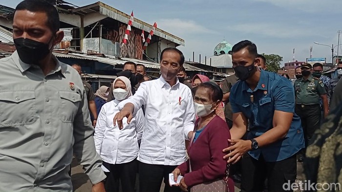 Kunjungan Jokowi ke Pasar Cicaheum, Kota Bandung