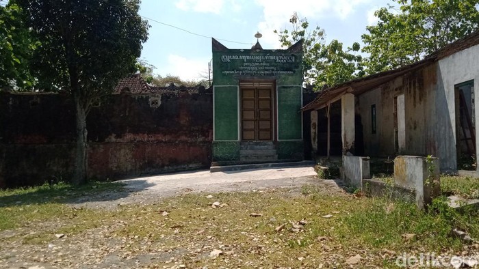 Makam di kompleks Gunung Wijil Klaten.