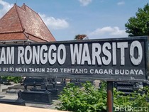 Kemenbud Pugar Kompleks Makam Pujangga Ronggowarsito Klaten