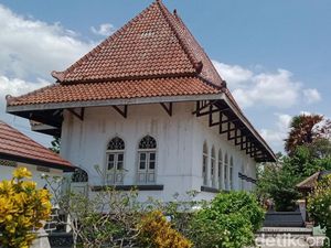 Mengunjungi Makam Pujangga Ronggowarsito Klaten, Dihuni Ribuan Kelelawar