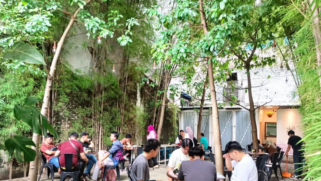 Adem Banget! Ada Kafe Instagramable Nuansa Hutan di Tengah Kota Medan