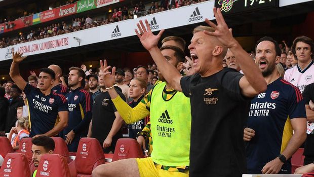 LONDON, ENGLAND - AUGUST 27: Oleksandr Zinchenko celebrates Arsenal's win after the Premier League match between Arsenal FC and Fulham FC at Emirates Stadium on August 27, 2022 in London, England. (Photo by Stuart MacFarlane/Arsenal FC via Getty Images)