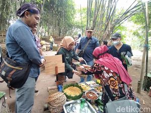 Seru! Jajan Wajik hingga Buntil di Pasar Tegalan Borobudur