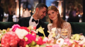 Sontak puluhan ribu Like sudah berdatangan di postingan itu dan komentar ucapan selamat mengalir, termasuk dari sang ibunda, Melinda Gates. Aku sangat bersemangat untuk bertemu dengan si kecil ini dan melihat kalian menjadi orang tua, tulis Melinda tak dapat menutupi kebahagiaannya. Foto: Instagram: @jenniferkgates