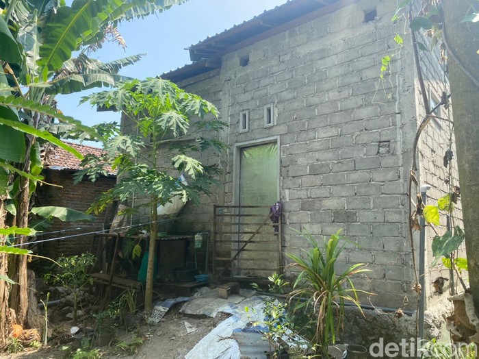 Rumah balita kediri yang ditemukan tewas  bersimbah darah bersama palu di samping kepalanya