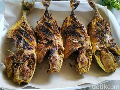 Sajian seafood di Warung Tikungan Bang Jhon Subang.
